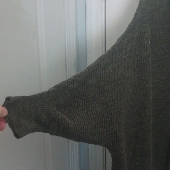 American Eagle Outfitters Women's Cardigan - Picture 3 of 8